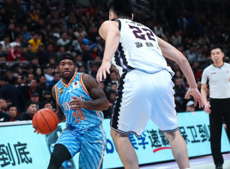 爱游戏官方入口-上海队横扫辽宁队，浓眉哥高光表现