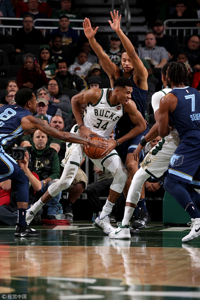 爱游戏官方入口-灰熊轻取雄鹿，武切维奇惊艳四座